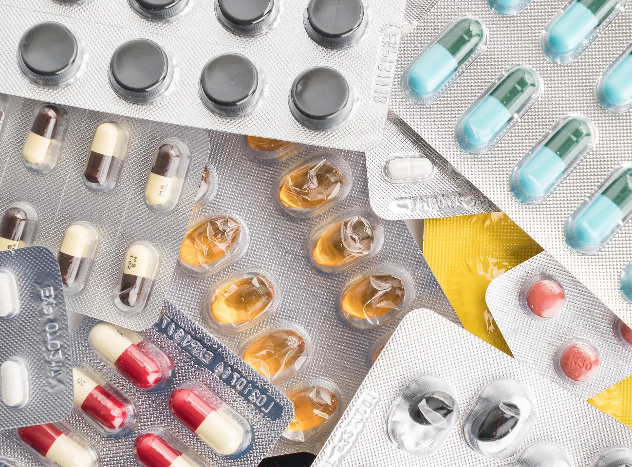 Importação de medicamentos movimenta milhões de dólares no Brasil anualmente