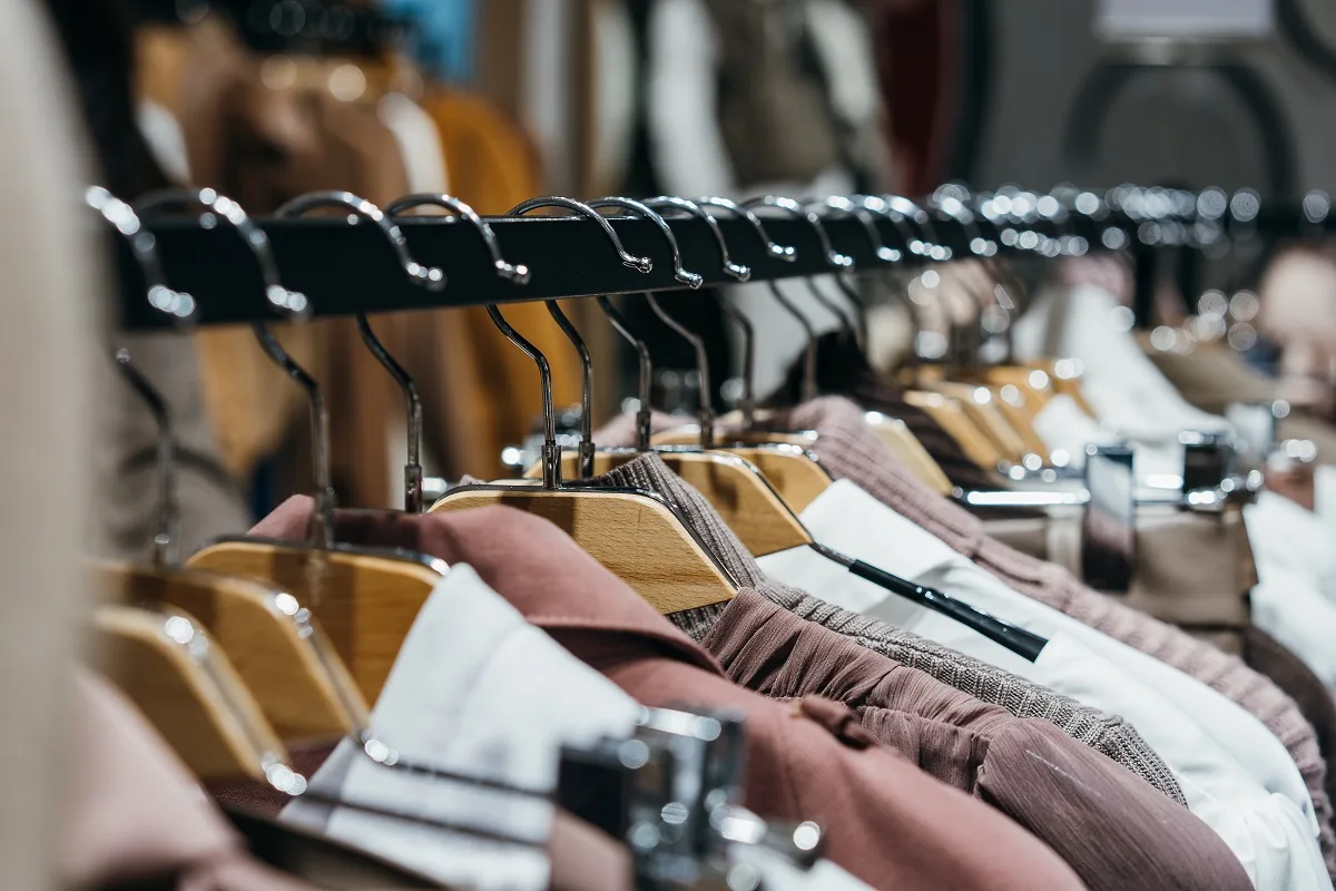 As plataformas digitais estão pressionando a importação de moda no Brasil? Veja dados